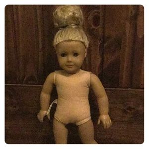 I am selling a Truly Me American Girl Doll (18in)
